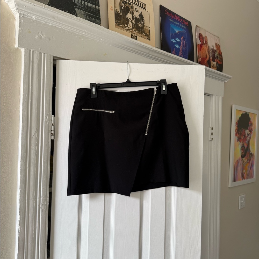 Black Zipper Detail Skirt